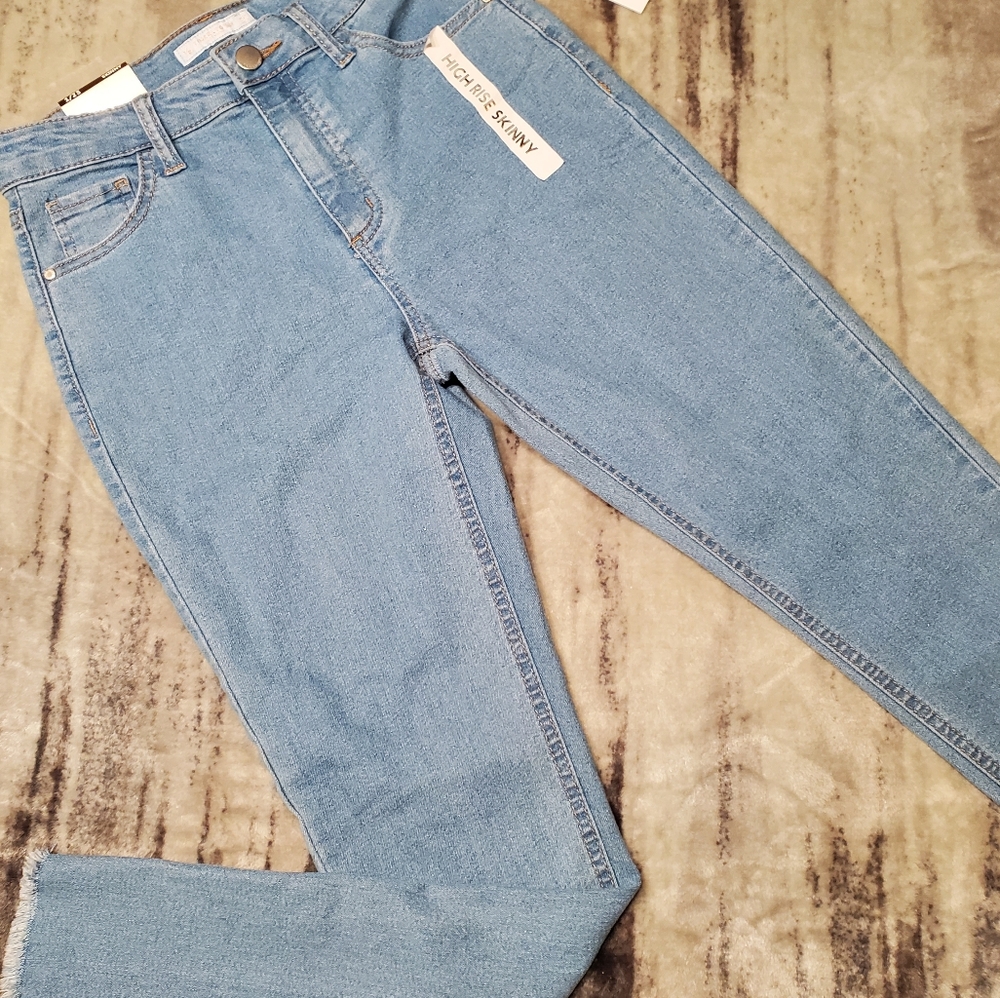 ♡♡♡♡♡  NWT Tinseltown light wash jeans